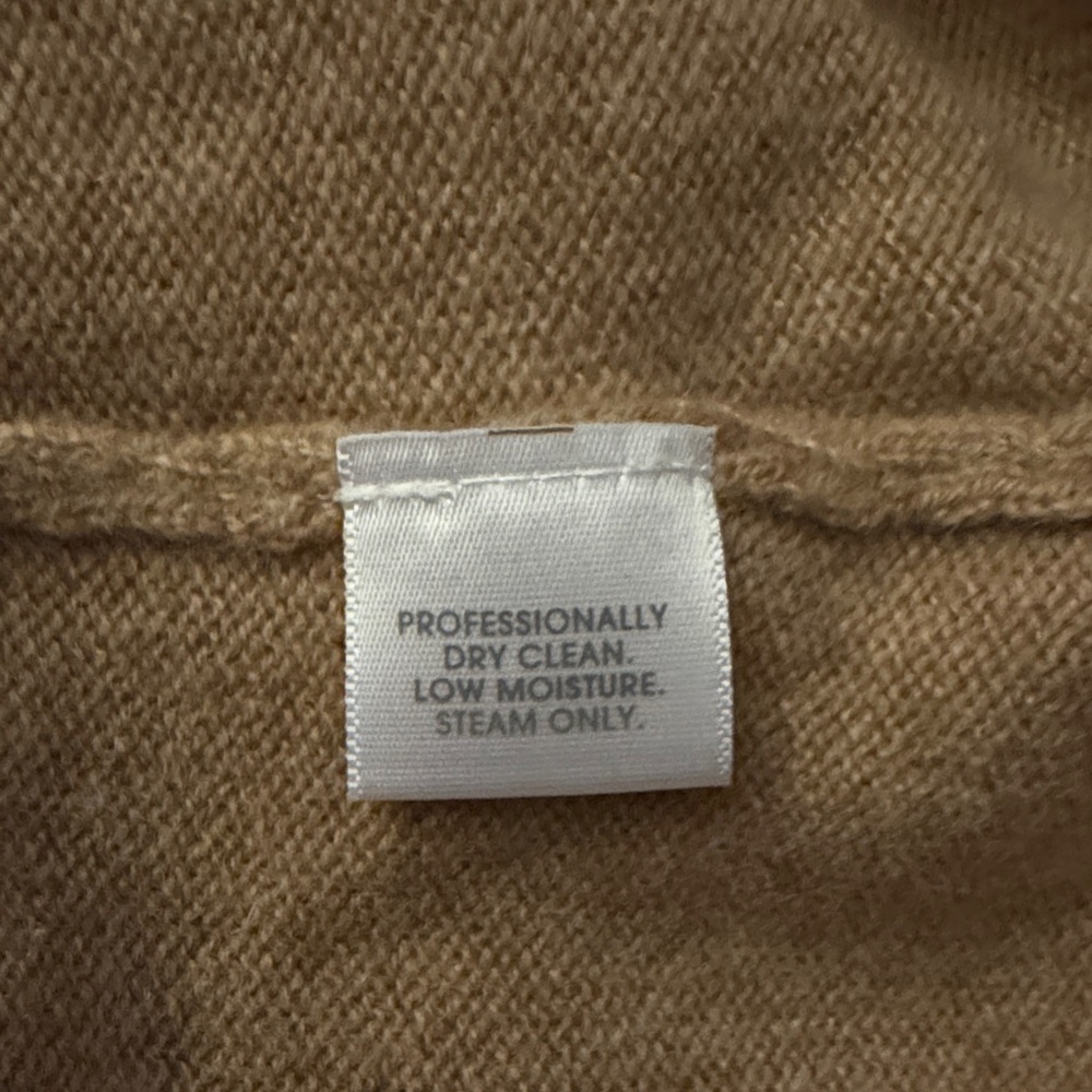 Elegant V-Neck Sweater in Warm Brown - Picture 3 of 4